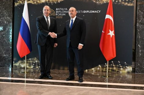 微博热搜引爆！俄乌会谈翻译争议背后，隐藏的不只是语言障碍？