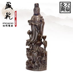 观音菩萨手持净瓶洒水