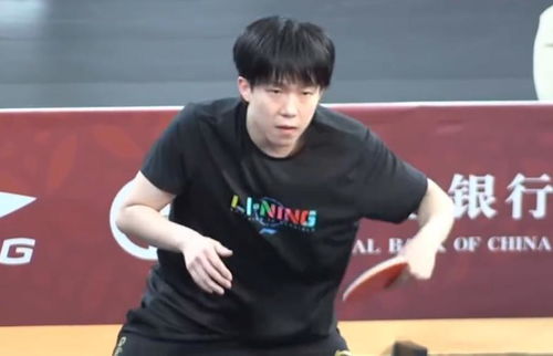 王楚钦与教练王皓训练交流