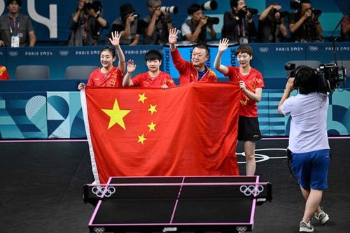 国乒团队在赛场边合影