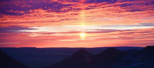 内蒙古现“落日彩虹”奇景，持续近50分钟！网友：天空在作画