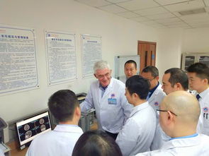 顾玉东教授在手术室中