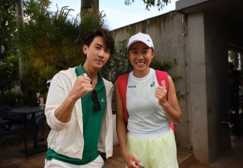 吴尊在法网现场观看比赛