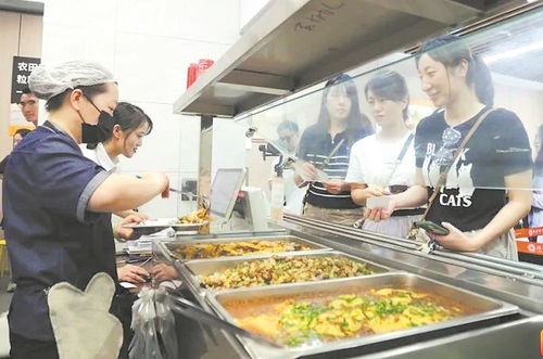 南城香现炒社区食堂排队场景