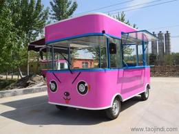 移动餐车在北京街头售卖饮品