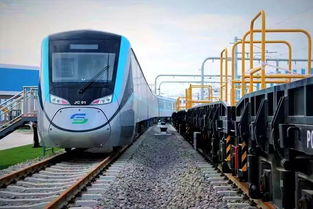 西安咸阳国际机场与高铁列车交汇场景