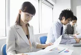 总经理性骚扰女下属被辞 法院：企业有权解除劳动合同