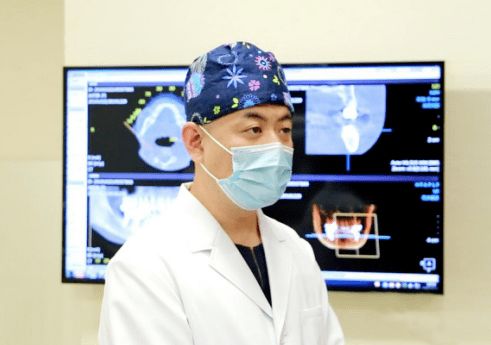 刘鑫接受采访新闻画面