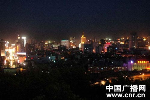 河南街头夜景灯光下的酒吧招牌