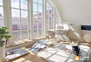 阳光洒落窗台的温暖画面