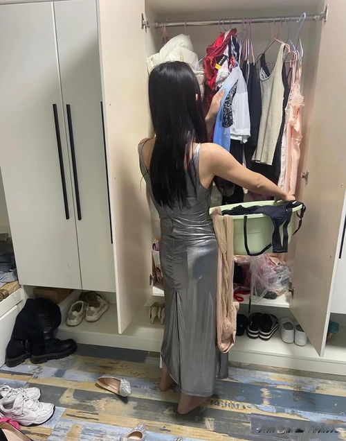 网友纷纷留言称赞女主播的职业精神