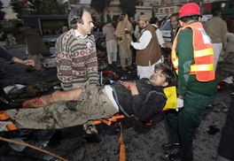 救援人员现场抢救