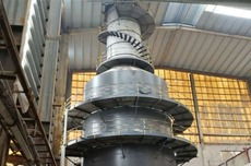 滑翔伞飞行前检查安全装备的示意图