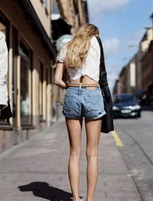 张小婉左凌峰疑似甜蜜同居？网友扒行程重合、深夜回家吻合，疑已低调发展恋情