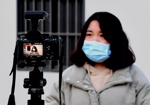 女硕士在医院接受治疗