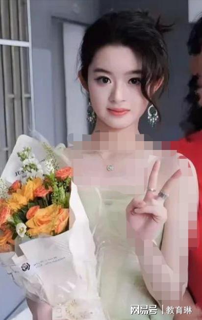 社交平台上关于黄杨钿甜耳环的讨论截图