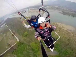 滑翔伞在高空失控瞬间的模拟图