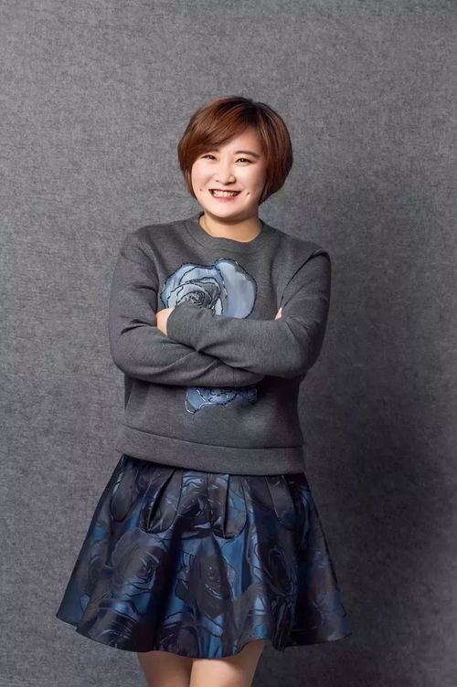 贾玲在电影拍摄现场指导演员