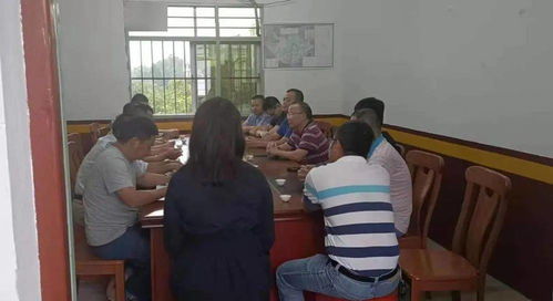 学生自信地用英语进行自我介绍