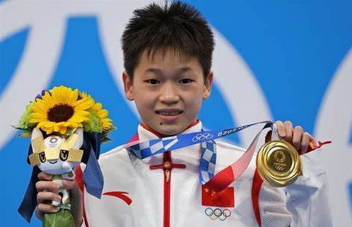 全红婵现身武汉回应伤情：脚腕旧伤复发，状态正逐步恢复中