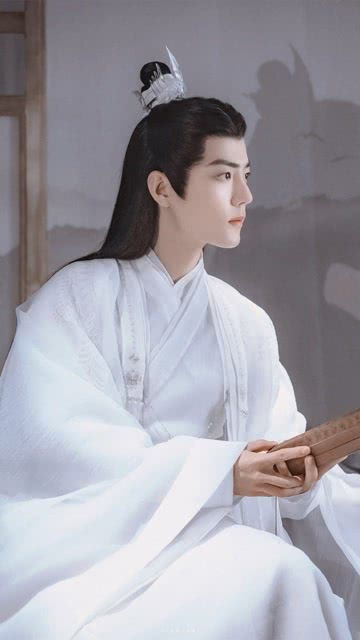 肖战在《玉骨遥》中古装扮相