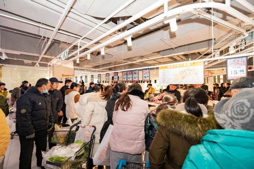 市民在商场购物