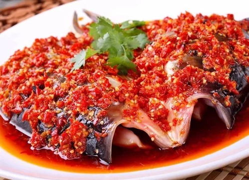 湖南剁椒鱼头红彤彤辣椒覆盖