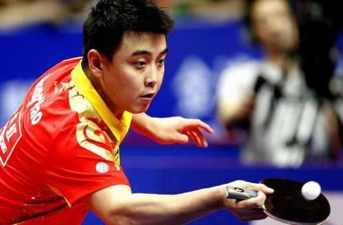 男单夺冠后刘国梁王皓相拥大笑：国乒传承的热血瞬间