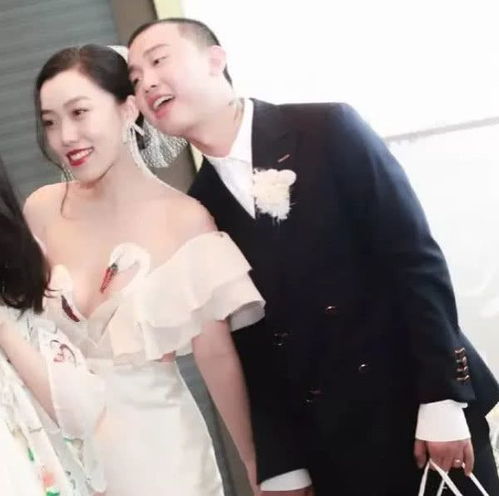 GAI和妻子合影以及孕肚照的拼图