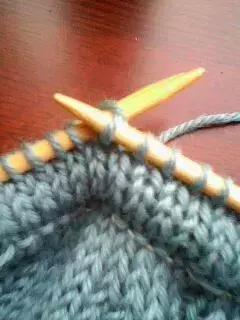 棒针编织的手工粽子工艺品