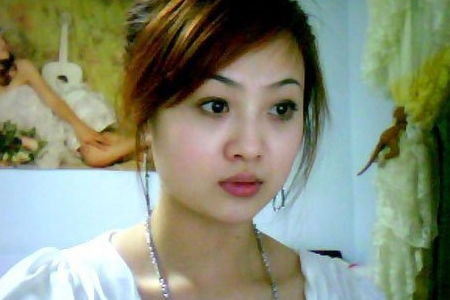 三岁女儿搬家时哭泣场景