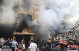 高密市民聚集关注爆炸事故新闻