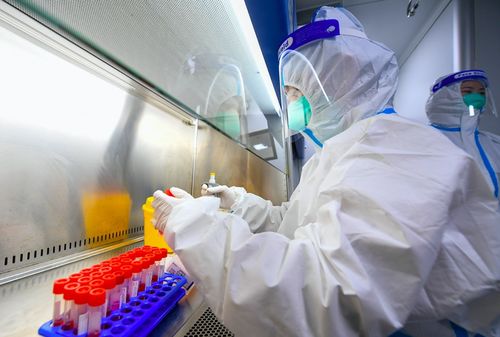 中国军工技术人员工作场景