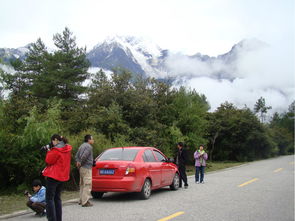 西藏珠峰自然风光与警车合影
