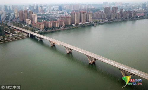 赣江大桥爆破瞬间浓烟滚滚