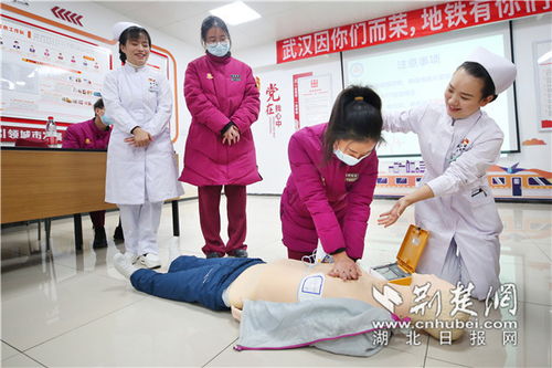 医护人员在现场进行急救