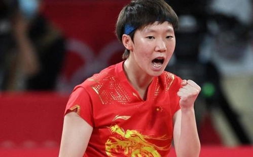 王曼昱与品牌方合影