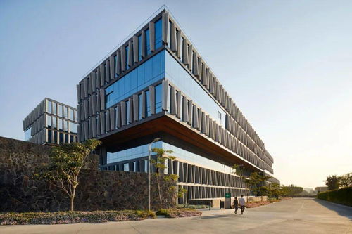 高科技产业园区内的现代化办公楼