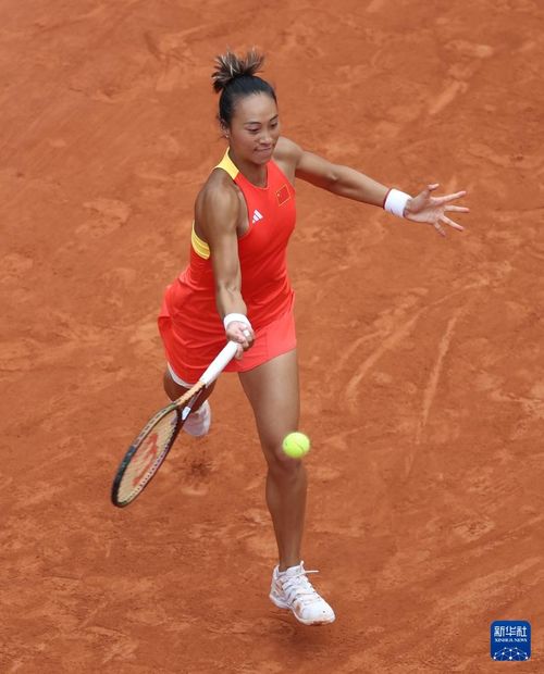 郑钦文法网单打中国独苗！她的红土征途有多燃？