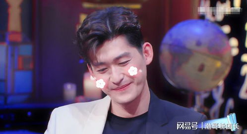 张翰参加活动接受采访现场图