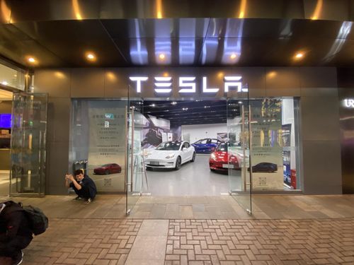 深蓝汽车门店顾客咨询场景