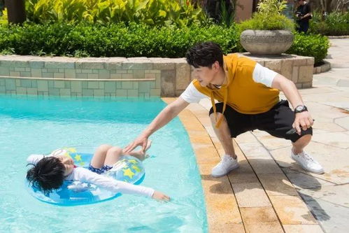 用户与孩子在迪士尼游玩的照片