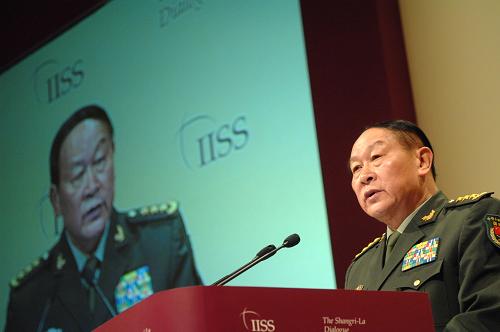 李书福最新发声：吉利不放弃燃油车，拒绝价格战！这番话背后有何深意？