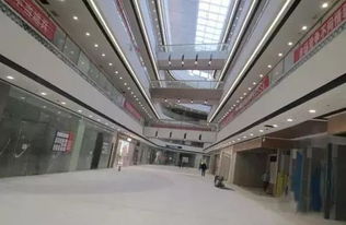 空荡的万达广场内部