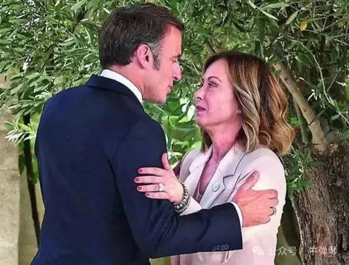 梅洛尼面对马克龙表情冷淡