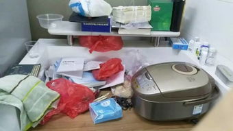 医生为病人测量体温场景