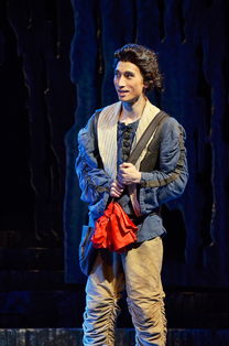 演员崔政宇离世引热议：恐慌症背后的心理健康警示