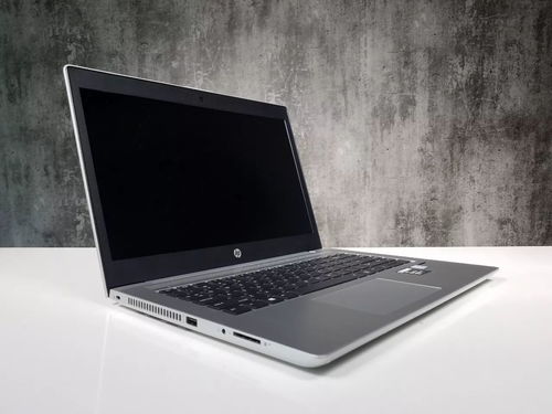 投资笔记和电脑屏幕