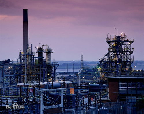 化工厂内部作业场景图