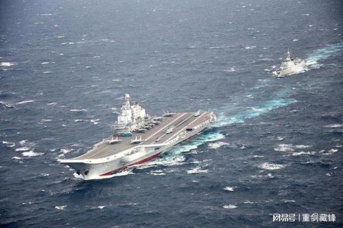 辽宁舰与山东舰双航母编队海上演练照片